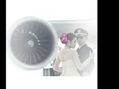 Foto prewedding Fitri Karlina dan sang calon suami beredar di akun Instagram. (instagram.com/fitricarlina)