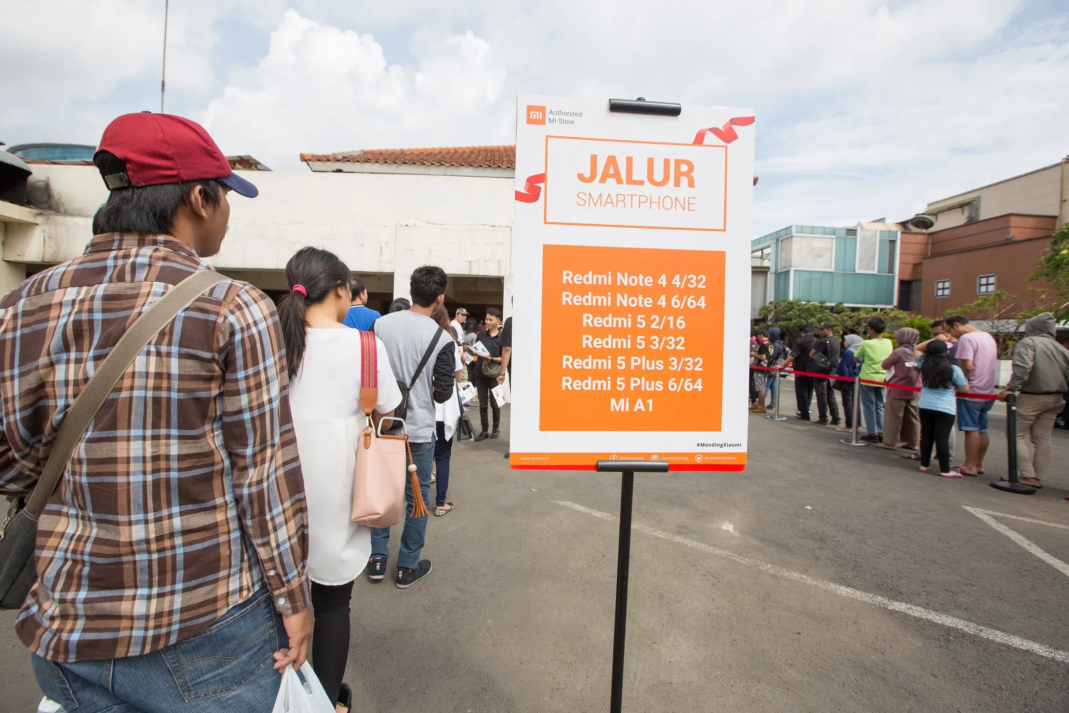 Ratusan Mi Fans mengantre dari pagi sebelum toko buka untuk bisa masuk ke Mi Store Mal Kelapa Gading 1. (Foto: Dok Xiaomi Indonesia)