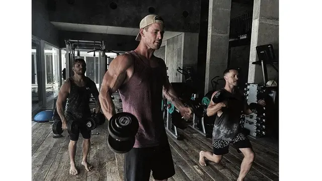 Chris Hemsworth Jadi Pria Tertampan Versi Top Beauty World, Ini 6 Potretnya saat Olahraga