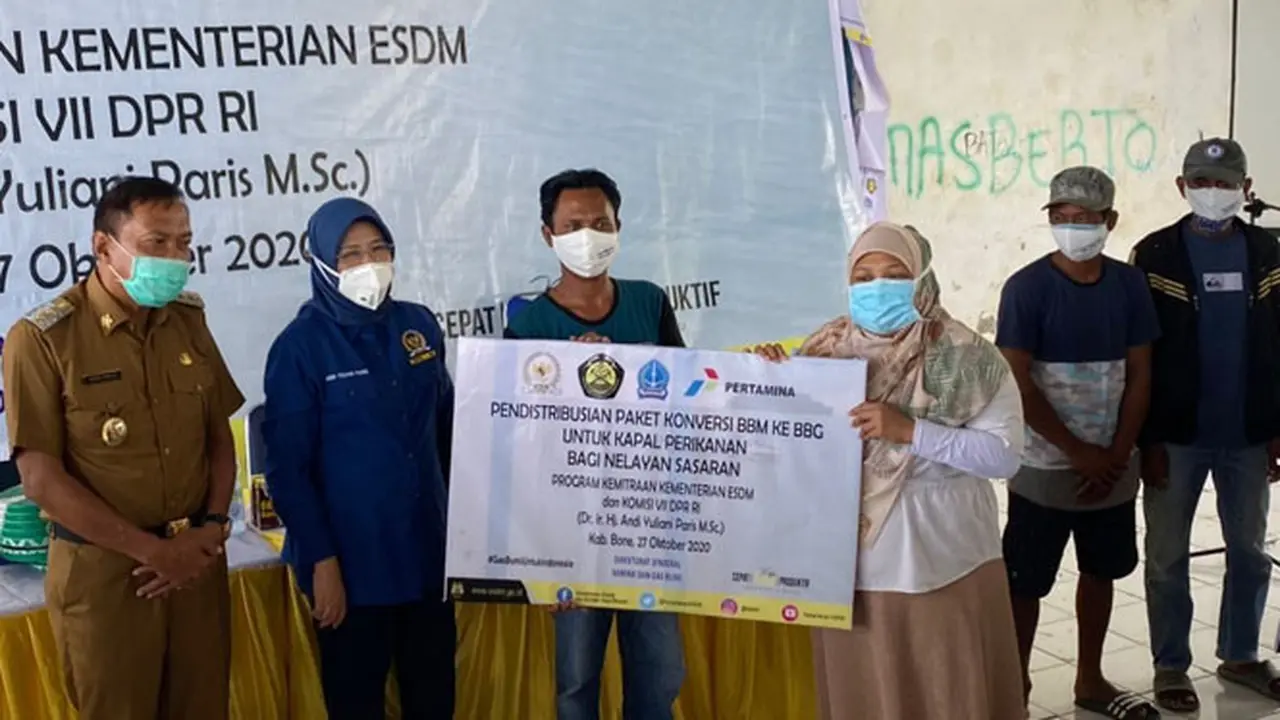 1.797 Paket Konversi Dibagikan Pemerintah untuk Nelayan dan Petani Bone