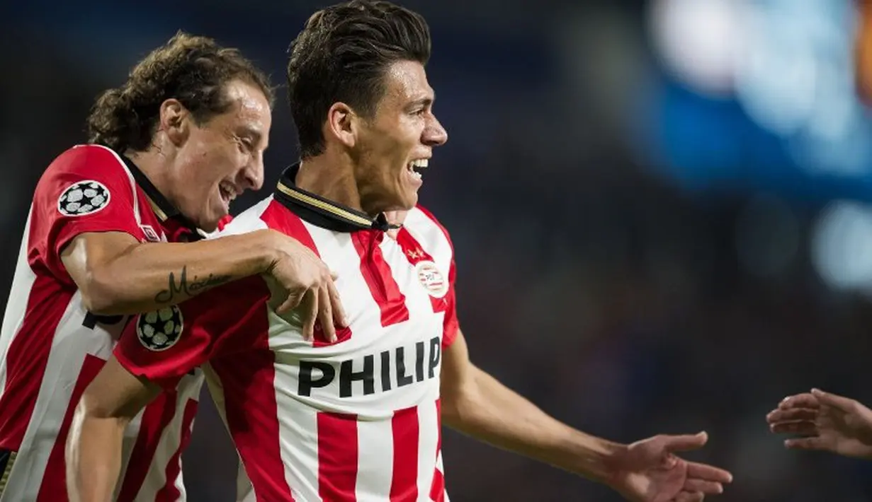 Ekspresi pemain PSV, Hector Moreno setelah mencetak gol ke gawang MU dalam pertandingan Grup B Liga Champions yang berlangsung di Stadion Philips, Eindhoven, Belanda. Selasa (12/9/2015). (AFP Photo/ANP/Olaf Kraak)