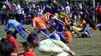Siswa mengikuti permainan tradisional tarik upih pinang (tarek situek) pada Festival Permainan Tradisional Anak di Desa Wisata Lubok Sukon, Kecamatan Ingin Jaya, Aceh Besar, Aceh, Sabtu (25/7/2026). (AFP/ Chaideer Mahyuddin)