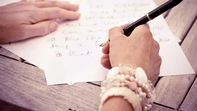 [Bintang] Tulis Surat untuk Rayakan Hari Ibu Internasional, Bocah Ini Malah Buat Netizen Geram