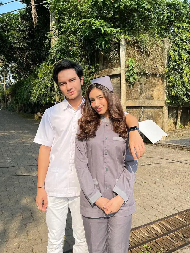 Main Sinetron Baru, Ini 7 Potret Dannia Salsabilla Bersama Para Pemain Garis Cinta