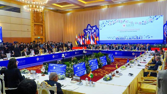 Presiden Joko Widodo (Jokowi) ketika menghadiri KTT Asia Timur (EAS) ke-17 pada Minggu (13/11) di Hotel Sokha, Phnom Penh, Kamboja