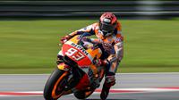 Pembalap Repsol Honda, Marc Marquez disebut-sebut akan menggantikan Valentino Rossi di Yamaha usai MotoGP 2020. (Mohd RASFAN / AFP)