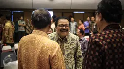 Gubernur Jawa Timur Soekarwo hadir mengikuti rakornas dan dialog terbuka bersama gubernur se-Indonesia di Jakarta, Kamis (24/11). Rakornas ini membahas kerawanan jelang Pilkada Serentak 2017 dan penguatan Tim Saber Pungli. (Liputan6.com/Faizal Fanani)