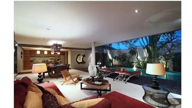 Villa Kamalia Bali milik pasangan selebriti ini dibangun di daerah Umalas, Bali. Untuk sewanya kisaran harga 2,2 juta per malam.