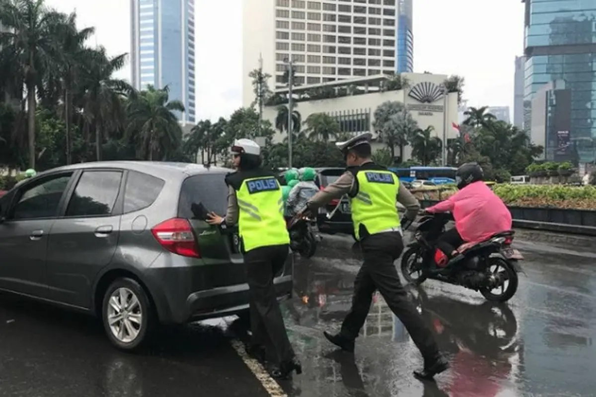 Honda Jazz tiba-tiba mati di jalan.