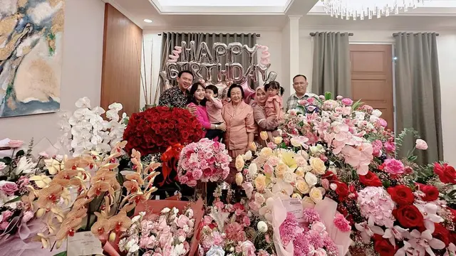 6 Potret Ulang Tahun Puput Nastiti Istri Ahok, Dihadiri Ayahnya yang Polisi