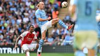 Penyerang Manchester City, Erling Haaland, gagal membawa timnya meraih kemenangan saat bersua Arsenal pada laga Community Shield 2023 di Stadion Wembley, Minggu (6/8/2023) malam WIB. Dalam duel itu, Man City kalah 1-4 dari Arsenal lewat adu penalti (1-1). (AFP/Glyn Kirk)