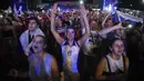 Kegembiraan fans Rusia saat menyaksikan timnya berlaga melawan Mesir pada Piala Dunia 2018 di  Fans Zone, Rostov-on-Don, Rusia (19/6/2018). Rusia menang 3-1. (AFP/Khaled Desouki)