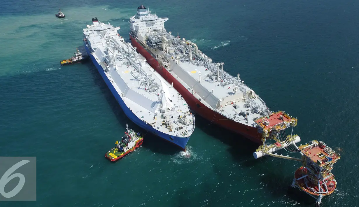 FSRU PGN Lampung menerima Kargo LNG kedua dari Kilang LNG Tangguh, di Pantai Labuan Maringgai, Lampung, Senin (25/4). Kargo kedua ini adalah bagian dari 1,1 juta meter kubik LNG dari Tangguh yang akan masuk ke FSRU Lampung tahun ini. (Istimewa)