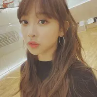 Buat para netizen baper, simak momen Dita Karang nangis saat fansigning dengan Lockey.