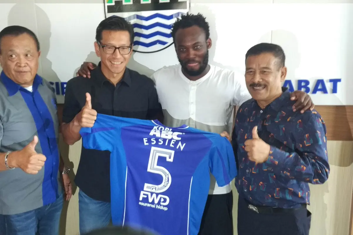 Persib Bandung perkenalkan Michael Essien 