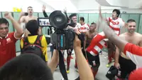 Pemain Madura United berpesta di ruang ganti setelah memastikan tiket final Piala Gubernur Kaltim.