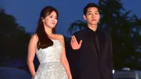 Dan kini publik penasaran dengan kehidupan rumah tangga dari Song Joong Ki dan Song Hye Kyo. Pasalnya rumah tangga Song Song Couple ini jauh dari kabar tak sedap. (AFP/JUNG YEON-JE)