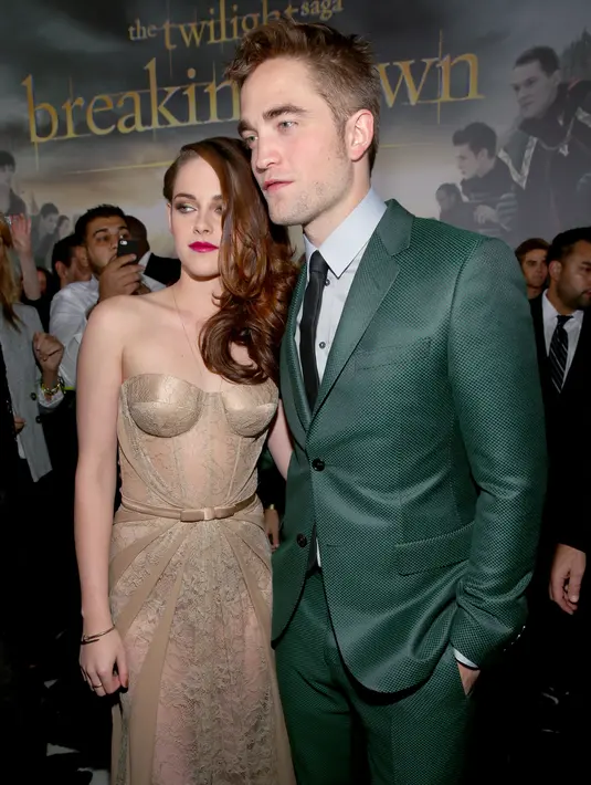 Siapa penggemar film 'Twilight' yang merindukan kisah cinta Edward Cullen dan Bella Swan, namun sepertinya hal itu tak akan kembali terjadi. Pasalnya Kristen sudah melabuhkan hatinya untuk penyanyi wanita yang tak lain adalah Soko. (AFP/Bintang.com)
