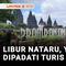 Memanfaatkan libur natal dan liburan sekolah, Taman Wisata Candi Prambanan di Sleman, Yogyakarta, dipadati ribuan wisatawan. Para pengunjung yang datang dari berbagai daerah didominasi dari kalangan keluarga hingga pelajar sekolah.