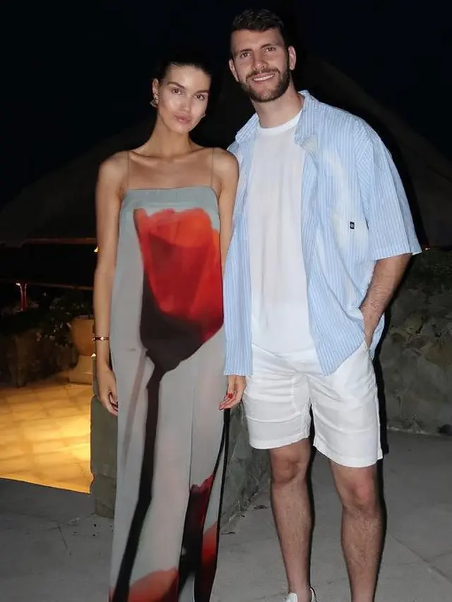 Luna Bijl Kekasih Marteen Paes saat Liburan di Bali. [@lunabijl]