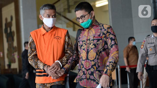 Ekspresi Wahyu Setiawan Usai Jalani Sidang Dakwaan