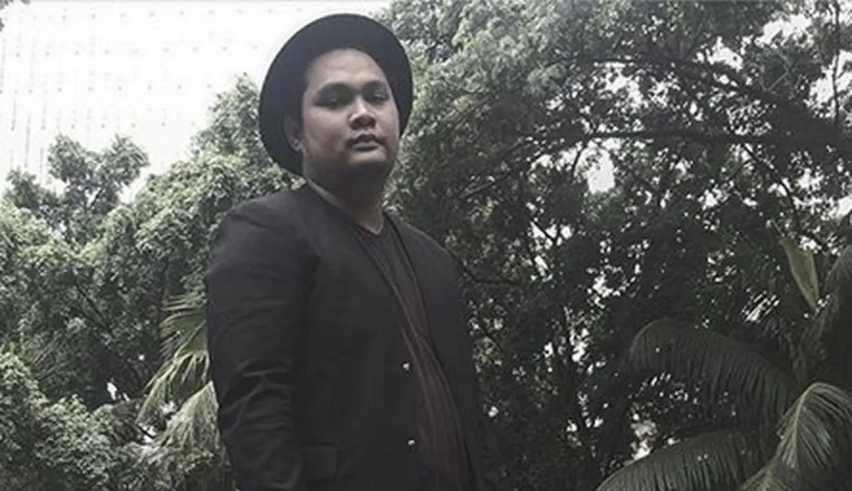 "Selesai urusan. Akhirnya gue masuk sekolah seni. Sesuatu bentuk protes karena gue memang mau menjalani apa yang gue suka, bukan jadi sesuatu yang diinginkan orang. Gue ingin jadi yang diri gue inginkan," ujarnya. (Instagram/virgoun_)