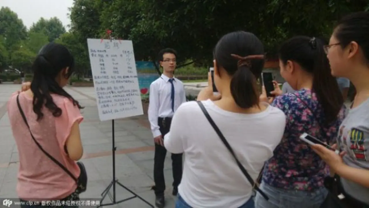 Sarjana ini Membuat Papan Iklan untuk Cari Pacar