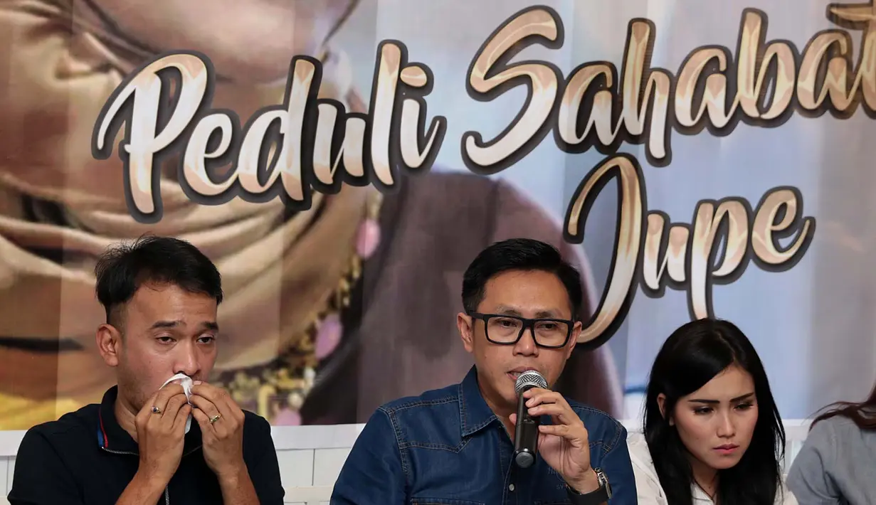 Eko menambahkan, seluruh hasil galang dana itu akan sepenuhnya diserahkan pada Julia Perez. Apabila memungkinkan, teman dan keluarga ingin membawa ke rumah sakit yang lebih baik. (Deki Prayoga/Bintang.com)