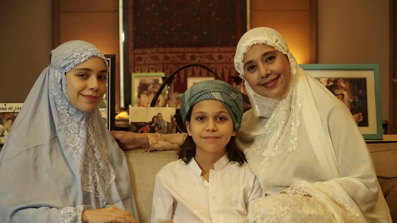 Ayu Azhari dan Anak-anaknya