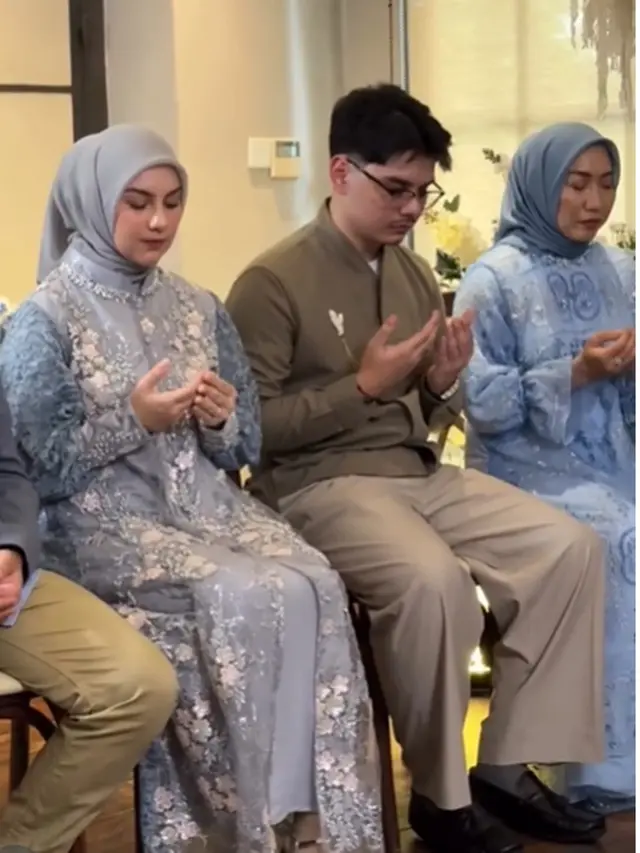 7 Potret Lamaran Sean Ivan Adik Irish Bella di Bandung, Penuh Bahagia