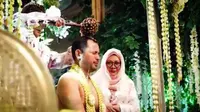 Danny Rukmana sedang menjalani prosesi siraman jelang pernikahannya dengan Raiyah Chitra Caesaria (Dok.Instagram/@tututsoeharto/https://www.instagram.com/p/B8itP2fASRB/Komarudin)