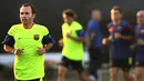 Gelandang Barcelona, Andres Iniesta mengikuti sesi latihan pramusim di Amerika Serikat pada 29 Juli 2009. AFP PHOTO/GABRIEL BOUYS