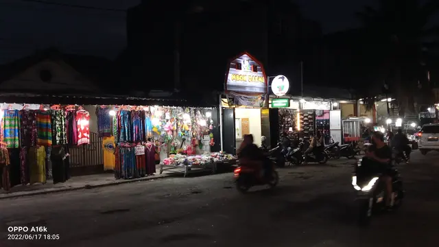 Foto malam dengan Night Mode di Oppo A16k (Liputan6.com/Giovani Dio Prasasti)