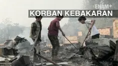 Warga korban kebakaran Simprug masih berada di lokasi bekas rumah tinggalnya yang kebakar. mereka bingung karena tidak memiliki tempat tinggal