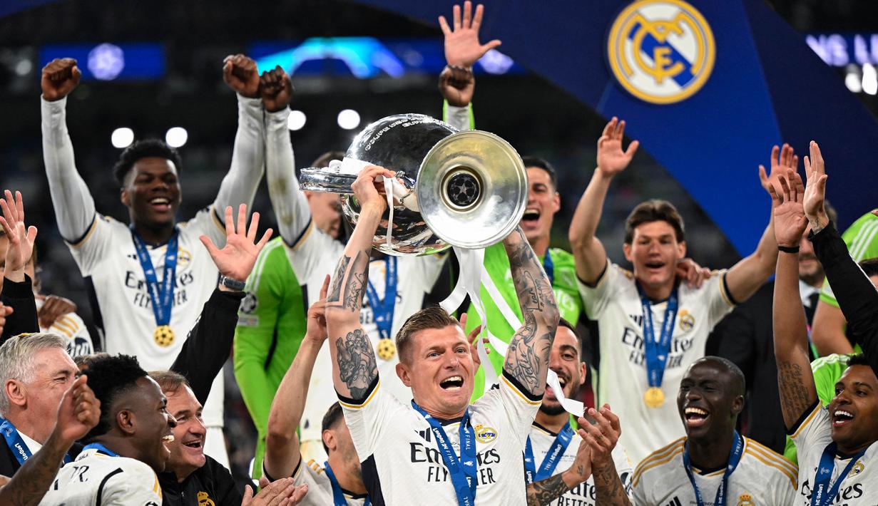 Toni Kross yang kini berusia 34 tahun dipastikan akan pensiun tahun ini. (INA FASSBENDER/AFP)