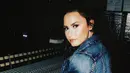 “Aku bersyukur masih hidup. Terkadang aku masih melihat ke masa lalu, dan sekedar mengingatkan kalau aku pernah berada di bawa. Dan kini aku jadi orang yang baru,” lanjut Demi Lovato. (Instagram/ddlovato)