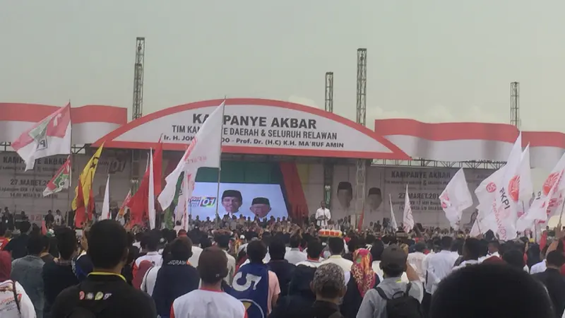 Capres nomor 01 Jokowi dalam kampanye akbar di Banjarmasin, Kalimantan Selatan.