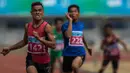 Foto Olahraga Terbaik - Pelari Jawa Barat, Agung Laksana, tampil pada Peparnas 2016 di Stadion Gelora Bnadung Luatan Api, Bandung, Jumat (20/10/2106). (Bola.com/Vitalis Yogi Trisna)