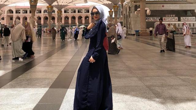 [Bintang] 8 Foto Cantik Krisdayanti Saat Mengenakan Hijab