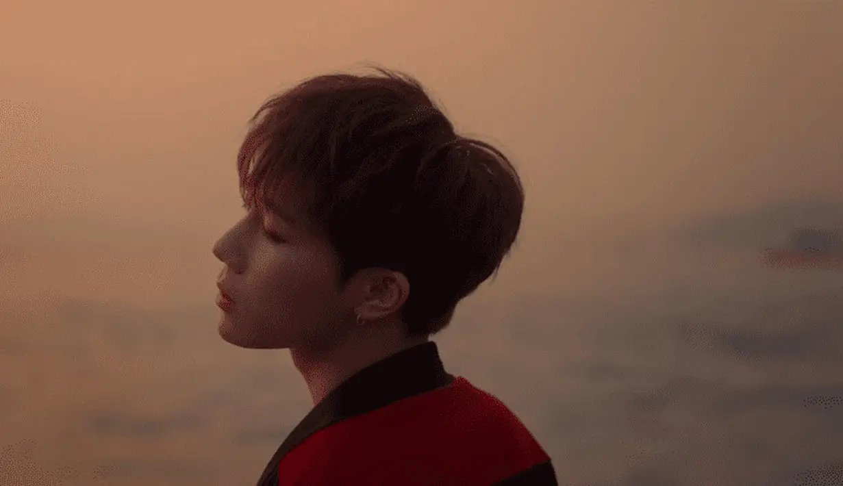 Walaupun demikian, keputusan Sunggyu untuk melakukan tugas wajib militer disambut baik oleh publik. Banyak yang memberikan semangat dan mendukungnya supaya wamilnya berjalan lancar. (Foto: soompi.com)