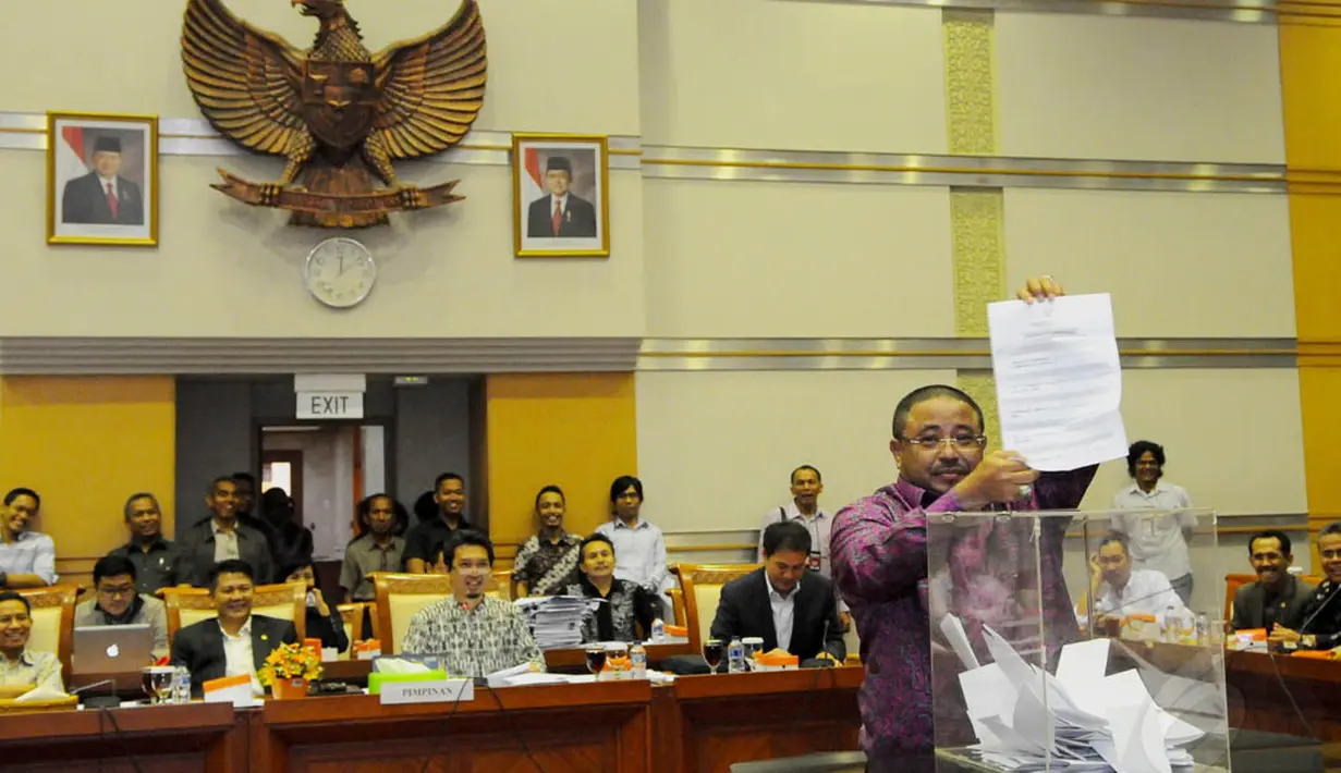 Anggota Komisi III DPR Fraksi PKS, Abu Bakar Al Habsy saat pemungutan suara untuk pemilihan Calon Hakim Agung, Jakarta, (18/9/14). (Liputan6.com/Andrian M Tunay) 