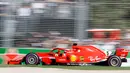 Pembalap Ferrari Sebastian Vettel dari Jerman berlomba selama balapan pertama musim ini di Grand Prix Formula Satu Australia di Melbourne, (25/3). (AP Photo / Asanka Brendon Ratnayake)