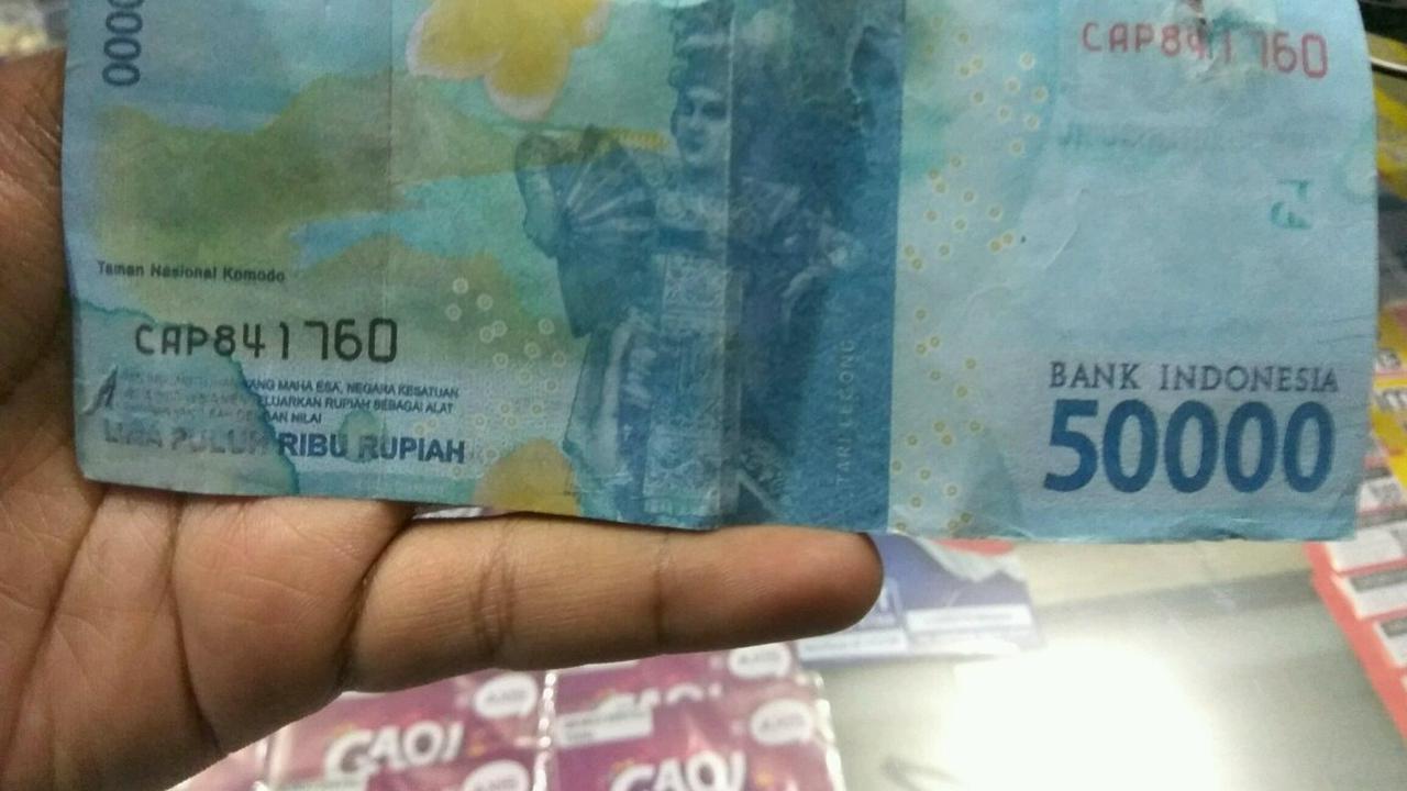 Wanita Pengedar Uang Palsu