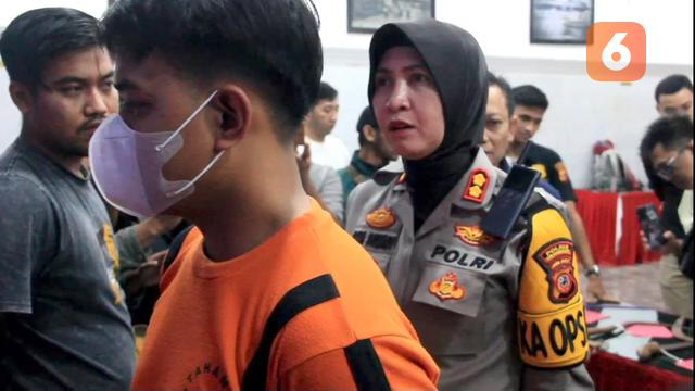 Satreskrim Poores Sukabumi Kota saat mengamankan pelaku tawuran pembacok polisi (Liputan6.com/Fira Syahrin).