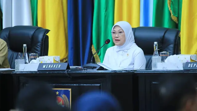 Menteri Ketenagakerjaan (Menaker) Ida Fauziyah meminta gubernur mengumumkan UMP 2024 paling lambat hari ini, Selasa (21/11/2023). (Dok Kemnaker)