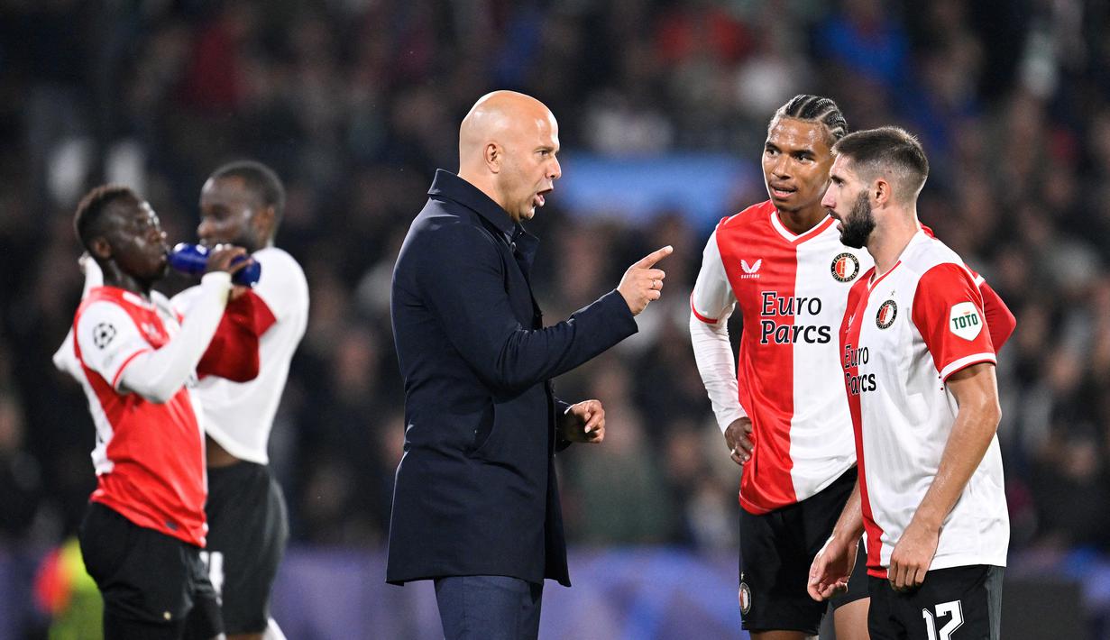 Pada 2021/2022, Arne Slot ditunjuk sebagai pelatih di Feyenoord. Pada musim perdananya, ia berhasil membawa klub asal Rotterdam tersebut finis di peringkat ketiga. (AFP/John Thys)