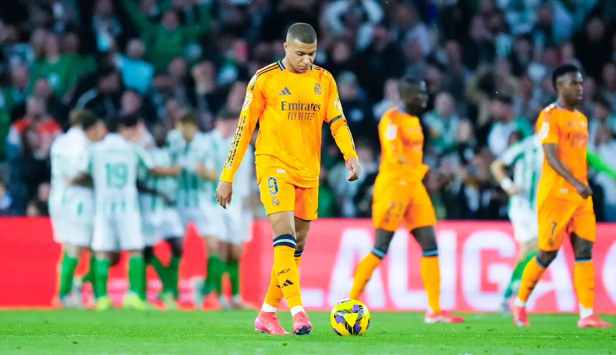 Isco jadi otak serangan Betis. Dia mampu bikin tiga shots. Namun, bukan itu yang jadi kontribusi terbesar Isco. Dia mampu mengkreasi enam peluang. Dia benar-benar berbahaya bagi pertahanan Real Madrid. (AP Photo/Jose Breton)