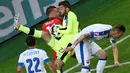 Matus Kozacik melakukan lima penyelamatan saat Slovakia menahan imbang Inggris 0-0, (20/6/2016). Beberapa peluang emas Inggris gagal karena aksinya. (AFP/Jean-Philippe Ksiazek)