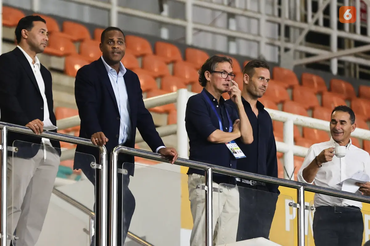 Foto: Patrick Kluivert dan Erick Thohir Kompak Nonton Dewa United Vs Persija, Pantau Pemain Timnas Indonesia