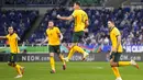 Pemain Australia Ajdin Hrustic melakukan selebrasi usai mencetak gol ke gawang Jepang pada pertandingan kualifikasi Grup B Piala Dunia 2022 di Stadion Saitama, Saitama, Jepang, Selasa (12/10/2021). Jepang menang 2-1. (AP Photo/Shuji Kajiyama)